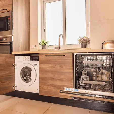 Balluta Bay Spacious - 2br * Sliema